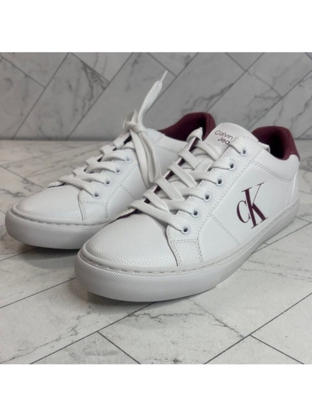 NWT Calvin Klein Womens Celbi White Purple Faux Leather Lace Up Sneaker Size 8.5